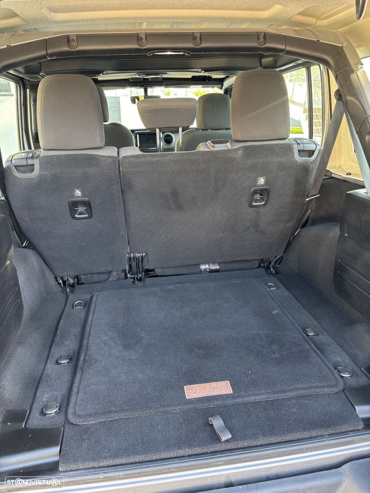 Jeep Wrangler - 11