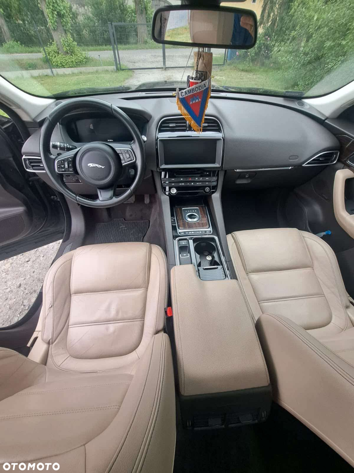 Jaguar F-Pace - 10