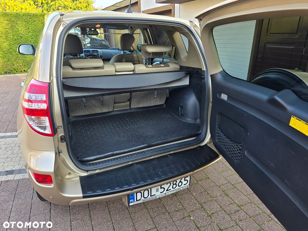Toyota RAV4 - 9