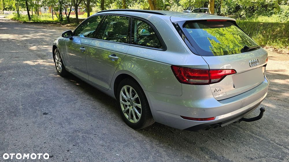 Audi A4 Avant 2.0 TDI Quattro Design S tronic - 5