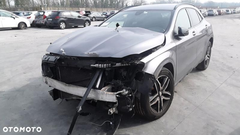 Mercedes-Benz GLA 220 d 7G-DCT - 3