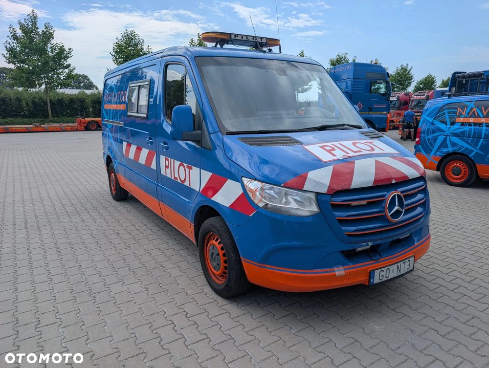 Mercedes-Benz Sprinter - 2