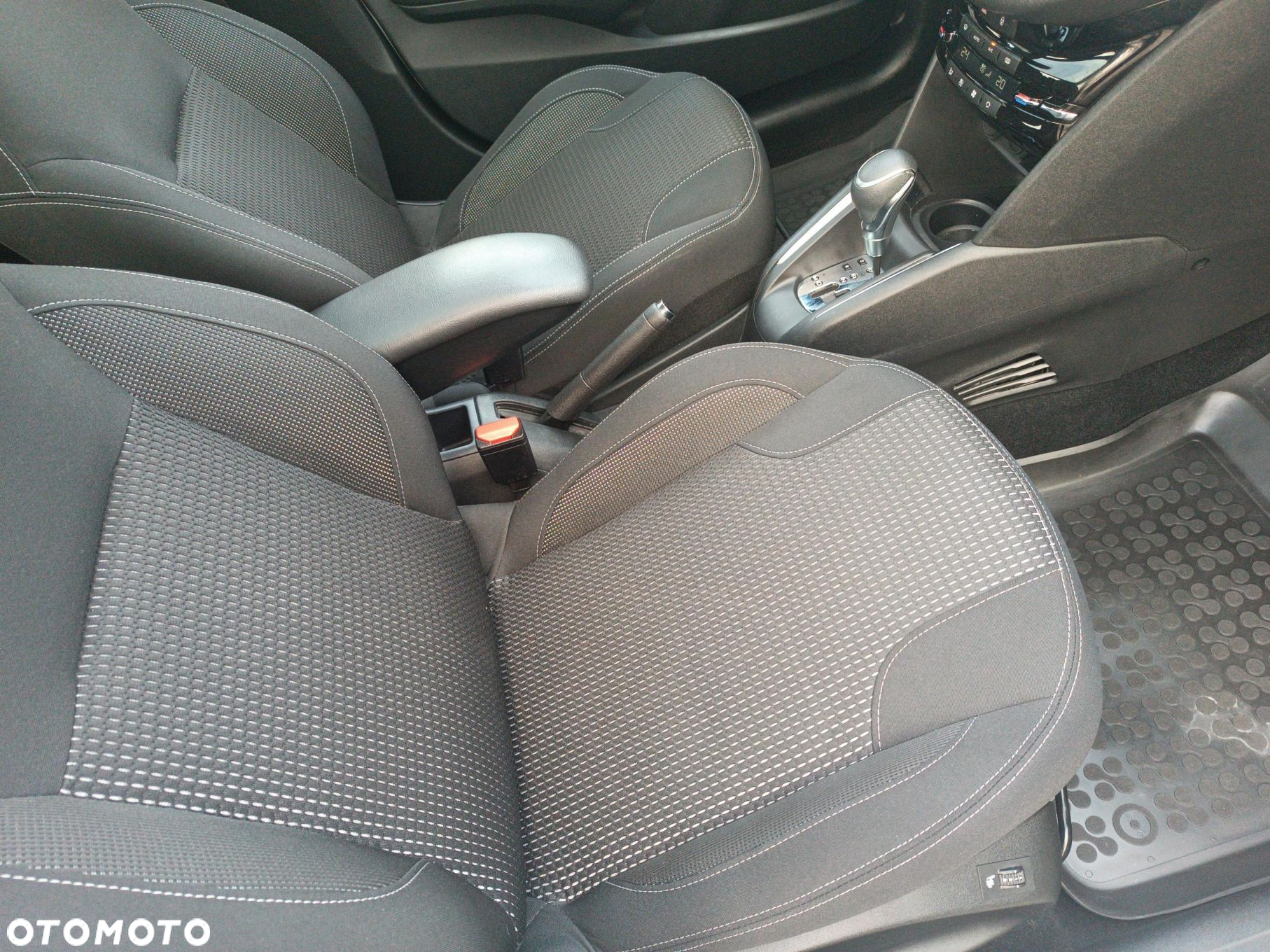 Peugeot 208 1.2 PureTech GPF Allure S&S EAT6 - 24