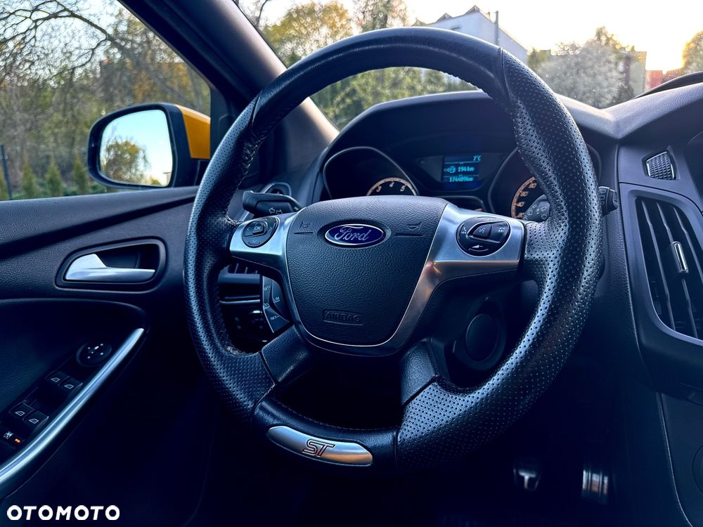 Ford Focus 2.0 EcoBoost ST mit Leder-Sport-Paket - 20