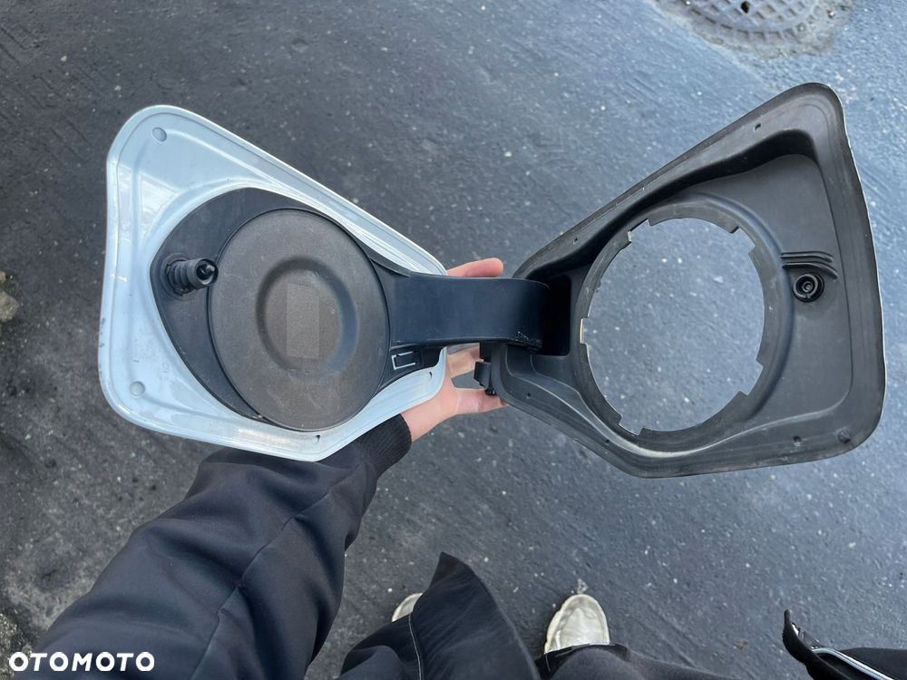 Klapka ładowarki BMW f45 F46 hybryda plug in