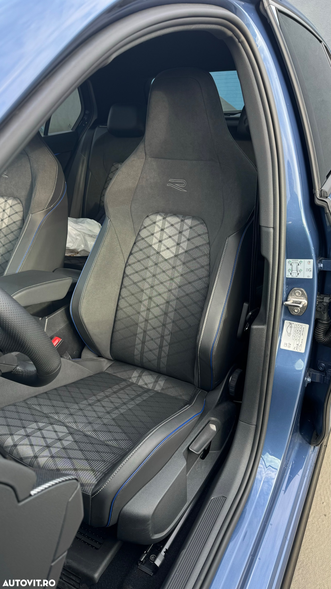 Volkswagen Golf 1.5 eTSI DSG MHEV R-Line - 12