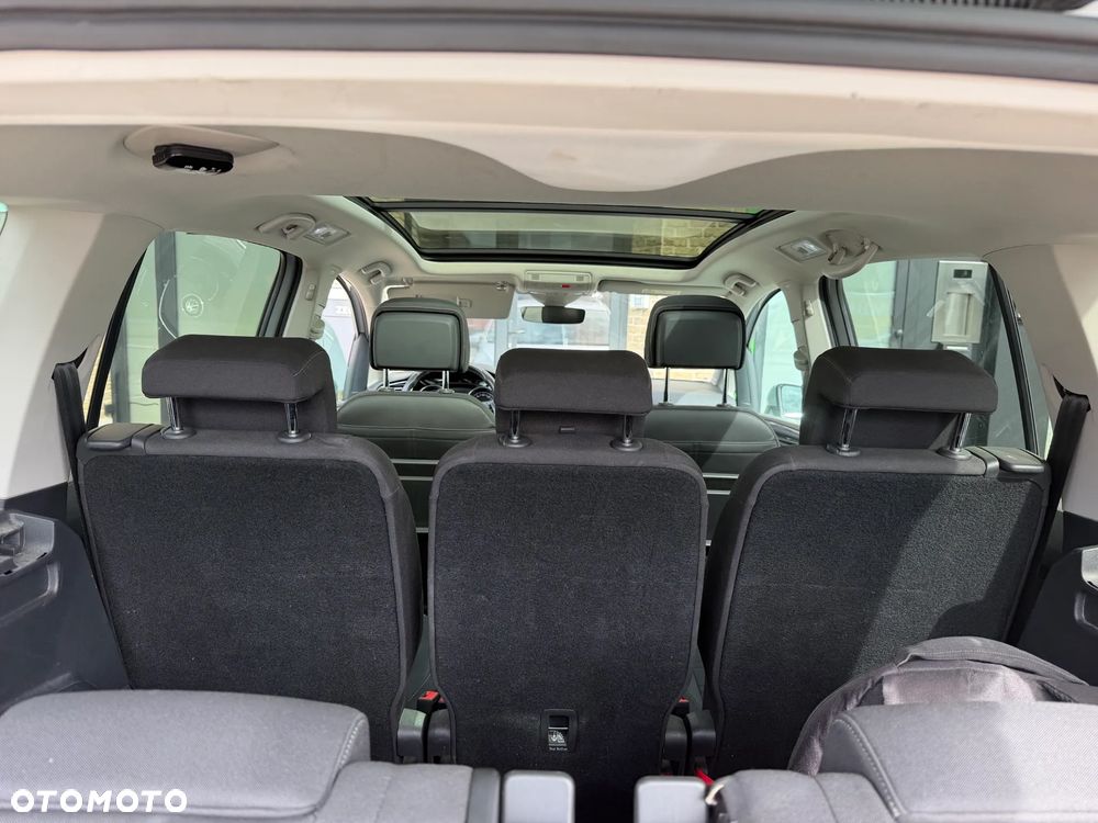 Volkswagen Touran - 13