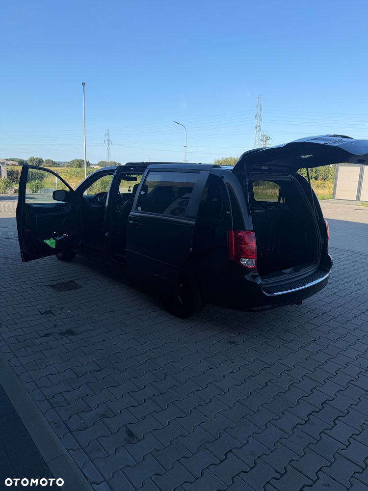 Dodge Grand Caravan - 9