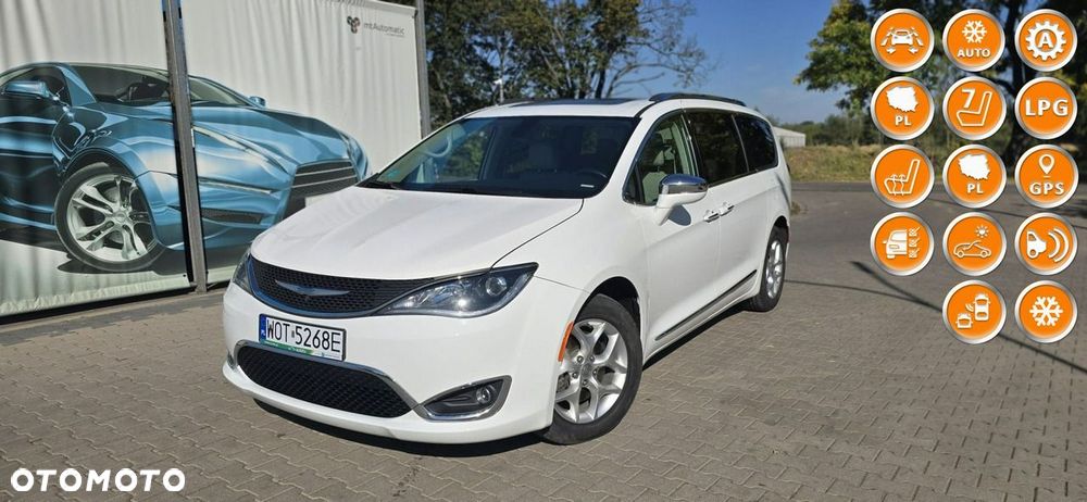 Chrysler Pacifica - 1