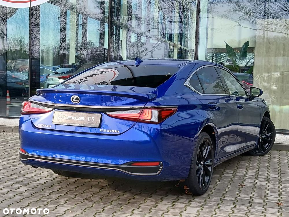 Lexus ES 300h F Sport Design - 12