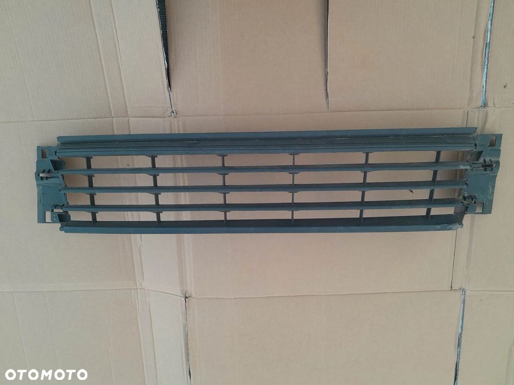KRATKA ŚRODKOWA VW POLO V LIFT 6C0 ZDERZAKA PRZEDNIEGO PRZÓD - 1
