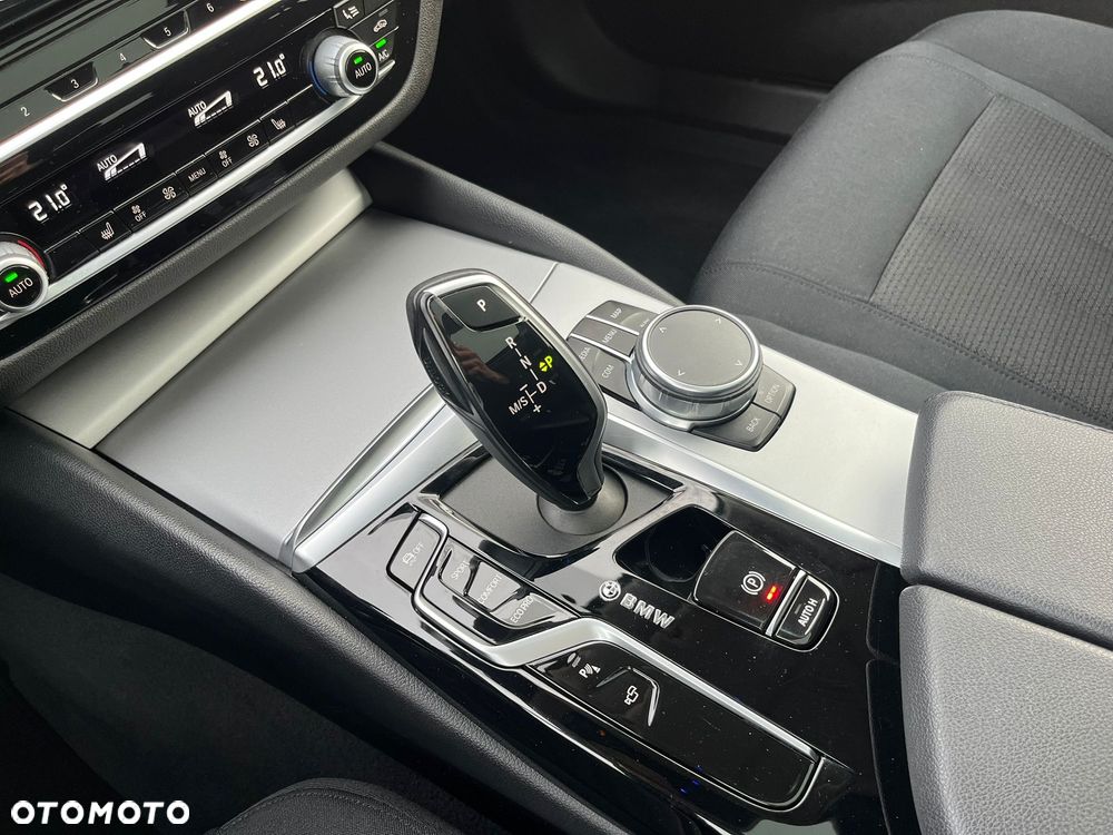 BMW Seria 5 520d Luxury Line sport - 26