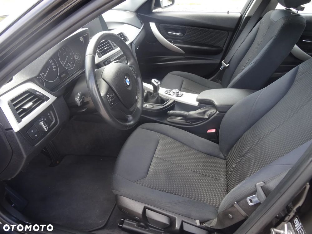 BMW Seria 3 320d Efficient Dynamics Edition Sport Line - 15