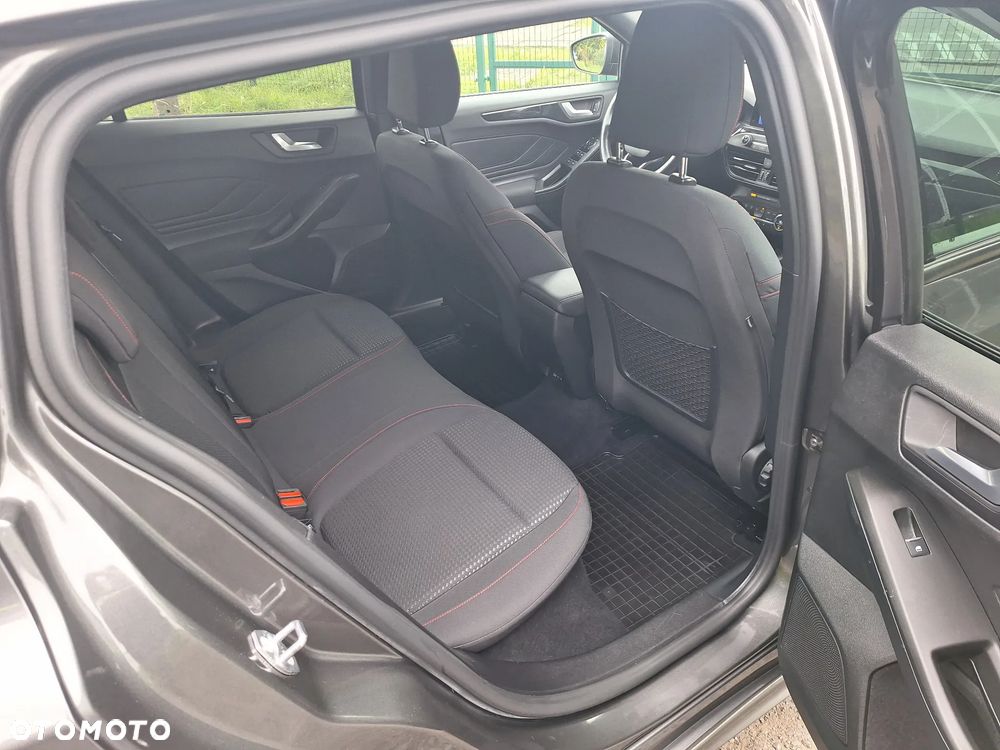Ford Focus - 12