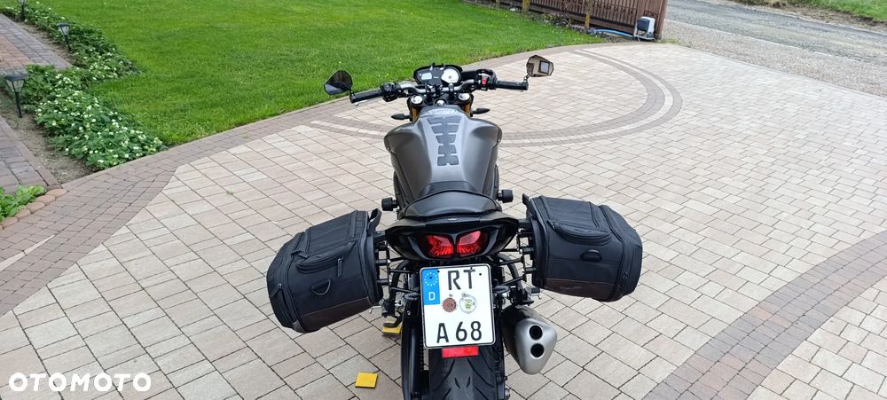 Yamaha FZ8 - 8