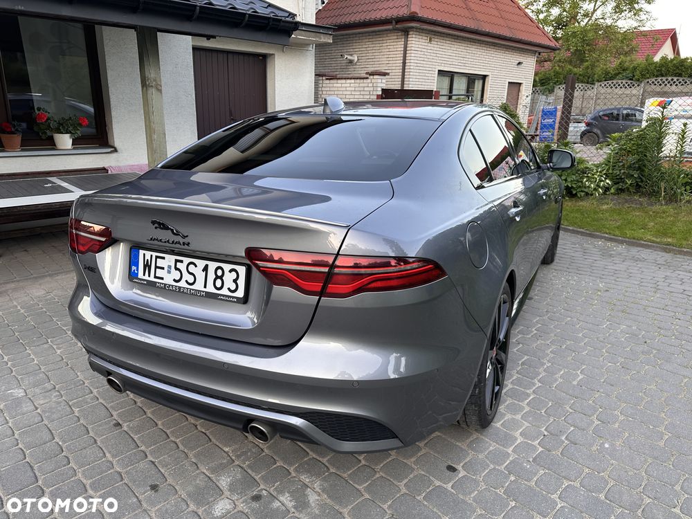 Jaguar XE 2.0 P250 R-Dynamic Black - 5