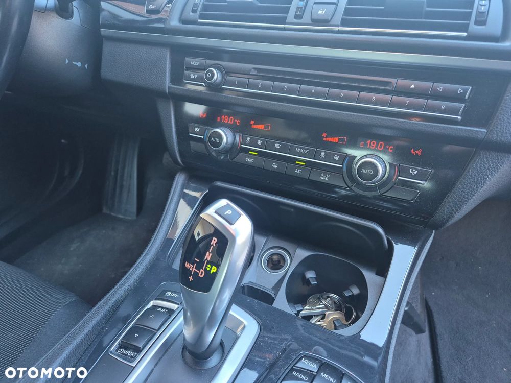 BMW Seria 5 518d - 15
