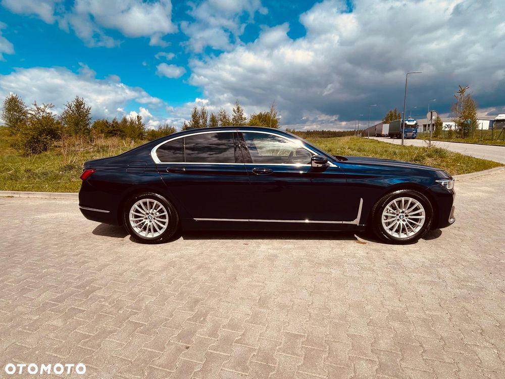 BMW Seria 7 730d xDrive mHEV - 11