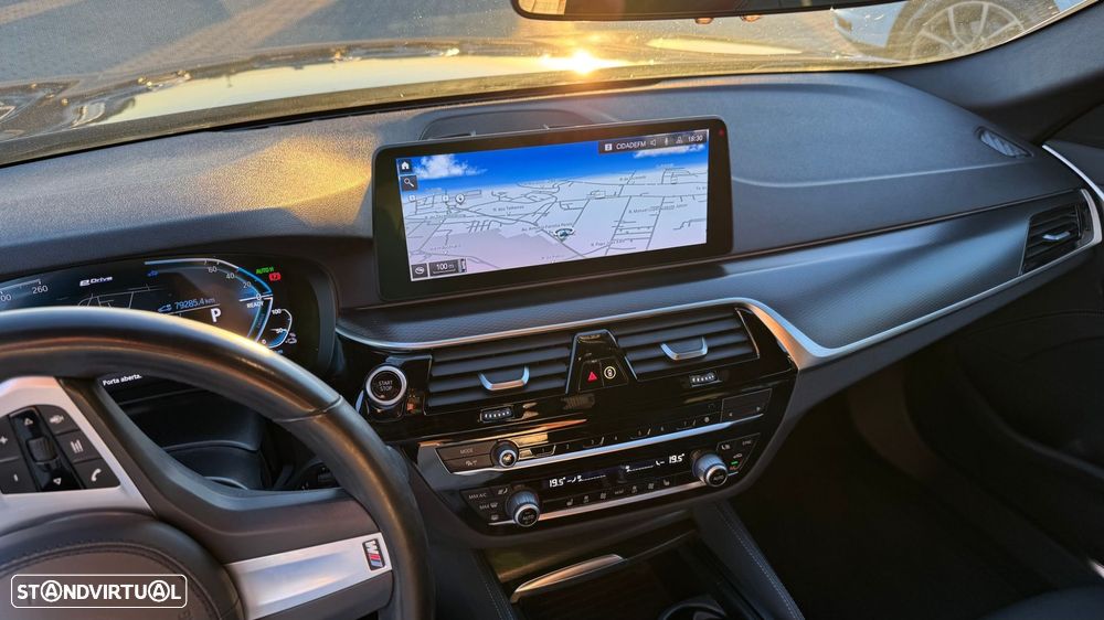 BMW 530 e Pack Desportivo M - 9