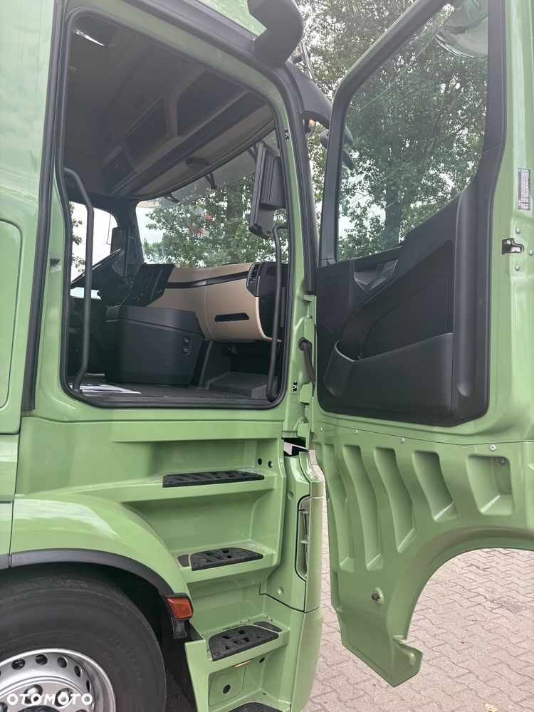 Mercedes-Benz Actros - 7