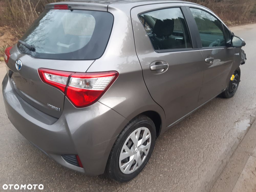 Toyota Yaris Hybrid 100 Premium - 5