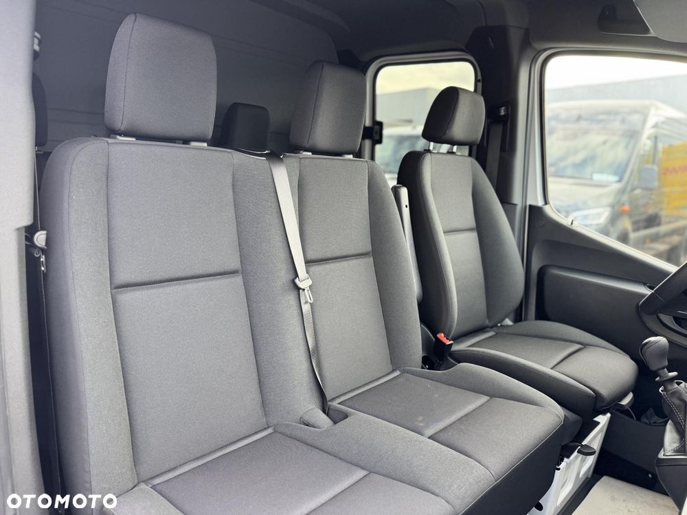 Mercedes-Benz Sprinter - 10