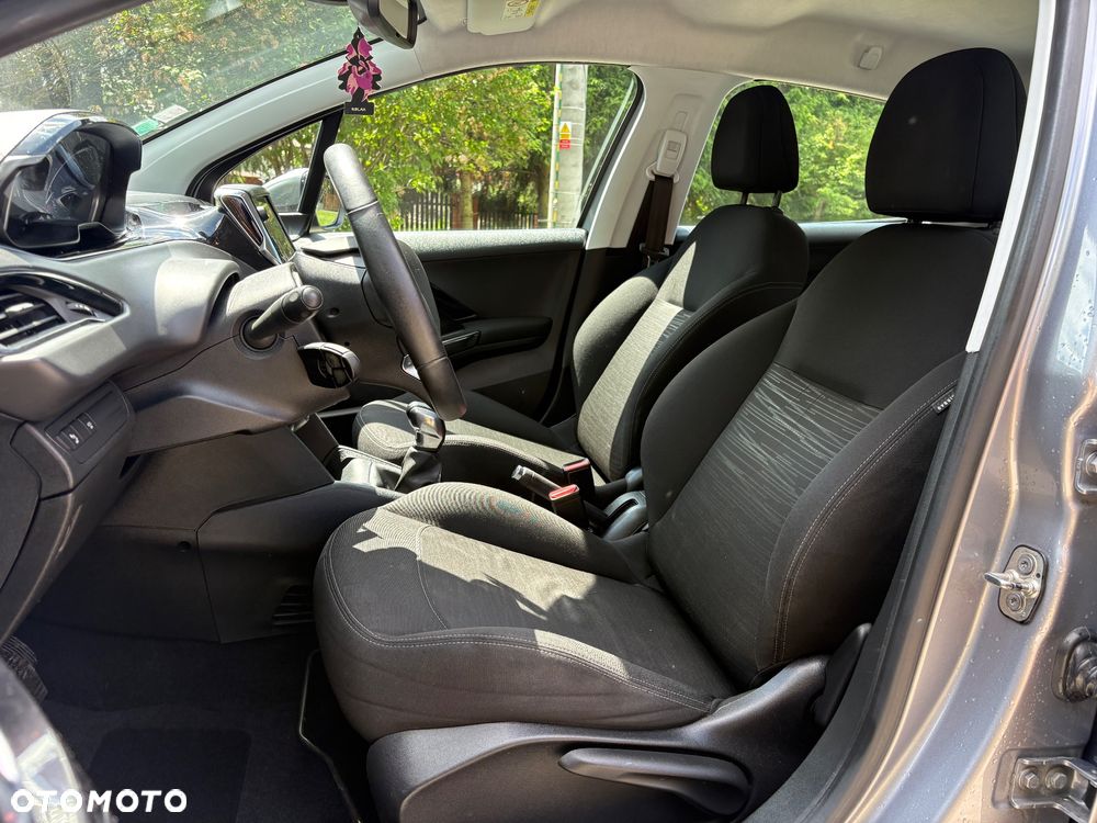 Peugeot 208 PureTech 82 Stop & Start Signature - 12