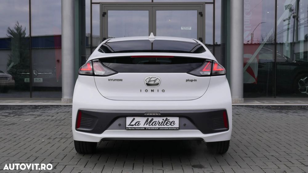 Hyundai IONIQ - 13