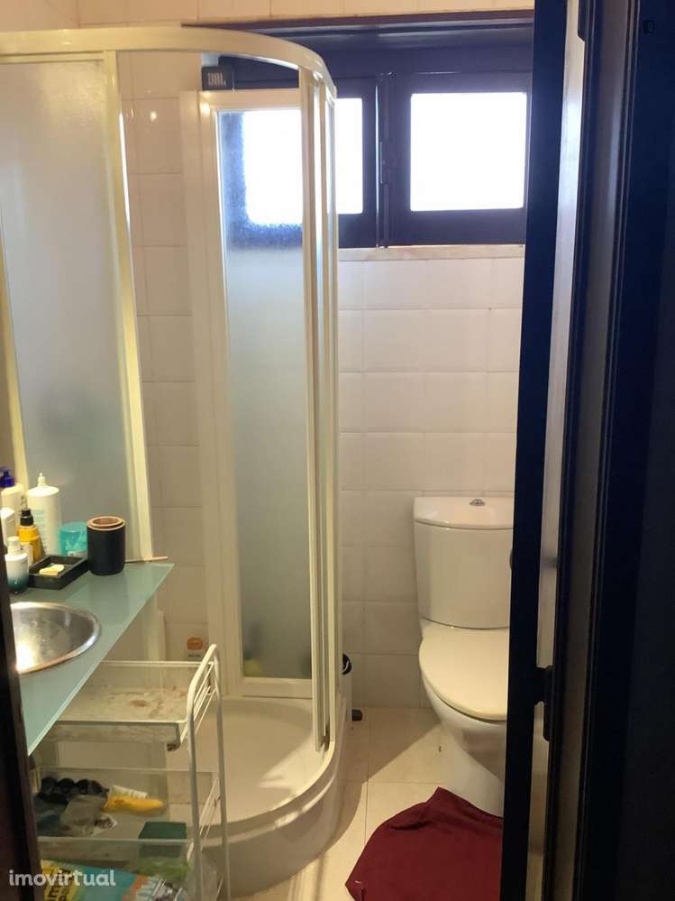 Quarto - localizado em Oeiras Lisbon - Grande imagem: 2/5