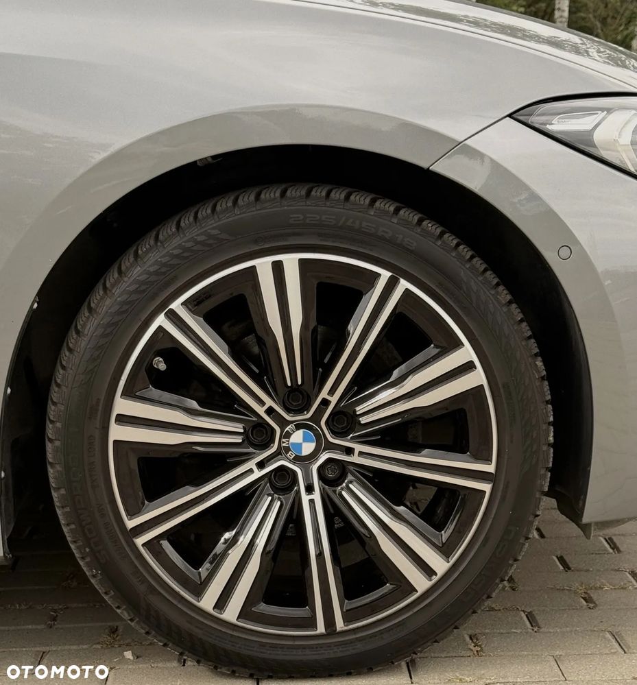 BMW Seria 3 318d MHEV Sport Line - 12