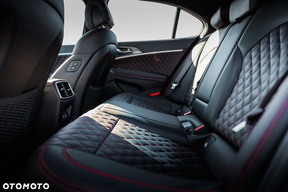 Genesis G70 2.0T Plus AWD 8AT Sport - 25