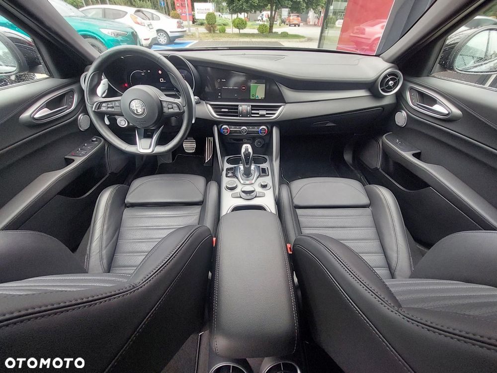 Alfa Romeo Giulia - 10