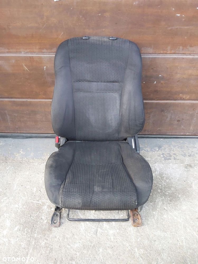 Toyota Corolla E12 fotel lewy przód 5D - 2