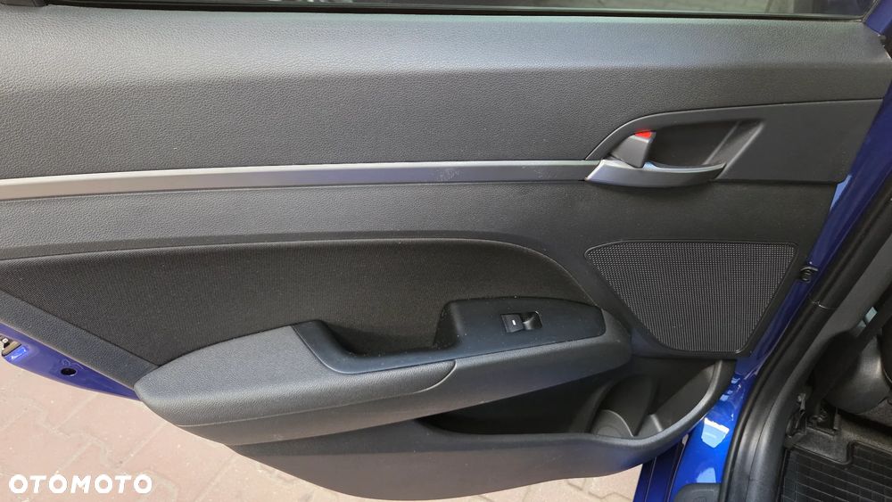 Hyundai Elantra 1.6 Comfort Premiere - 33