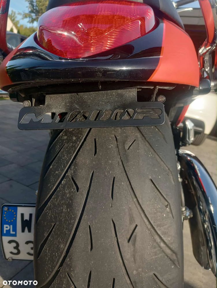 Suzuki Intruder - 13