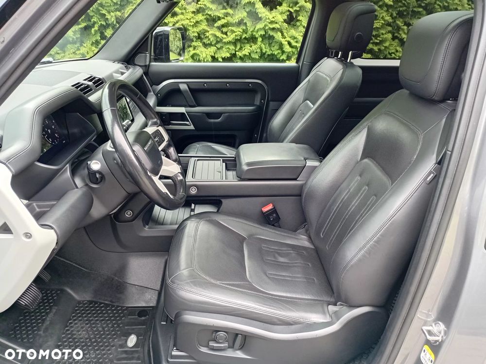 Land Rover Defender 3.0 D250 mHEV - 11