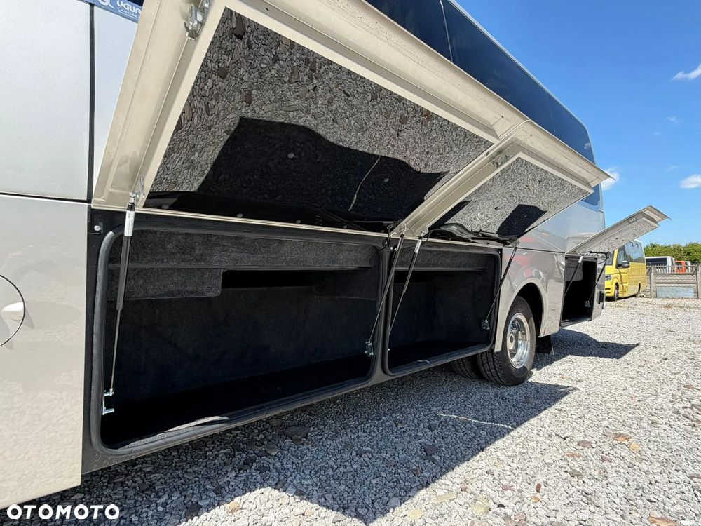 Mercedes-Benz Sprinter 519 - 12