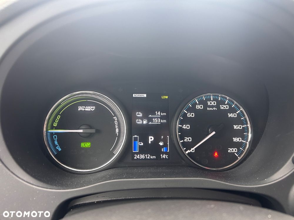 Mitsubishi Outlander Instyle NAVI + - 5