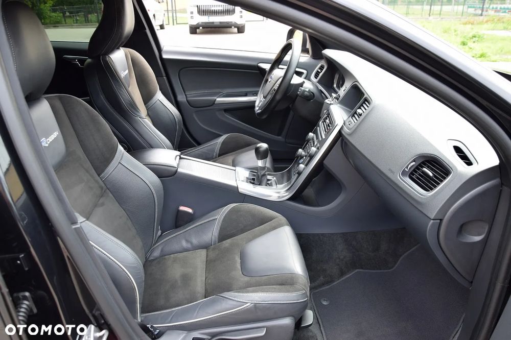 Volvo V60 D4 R-Design - 19
