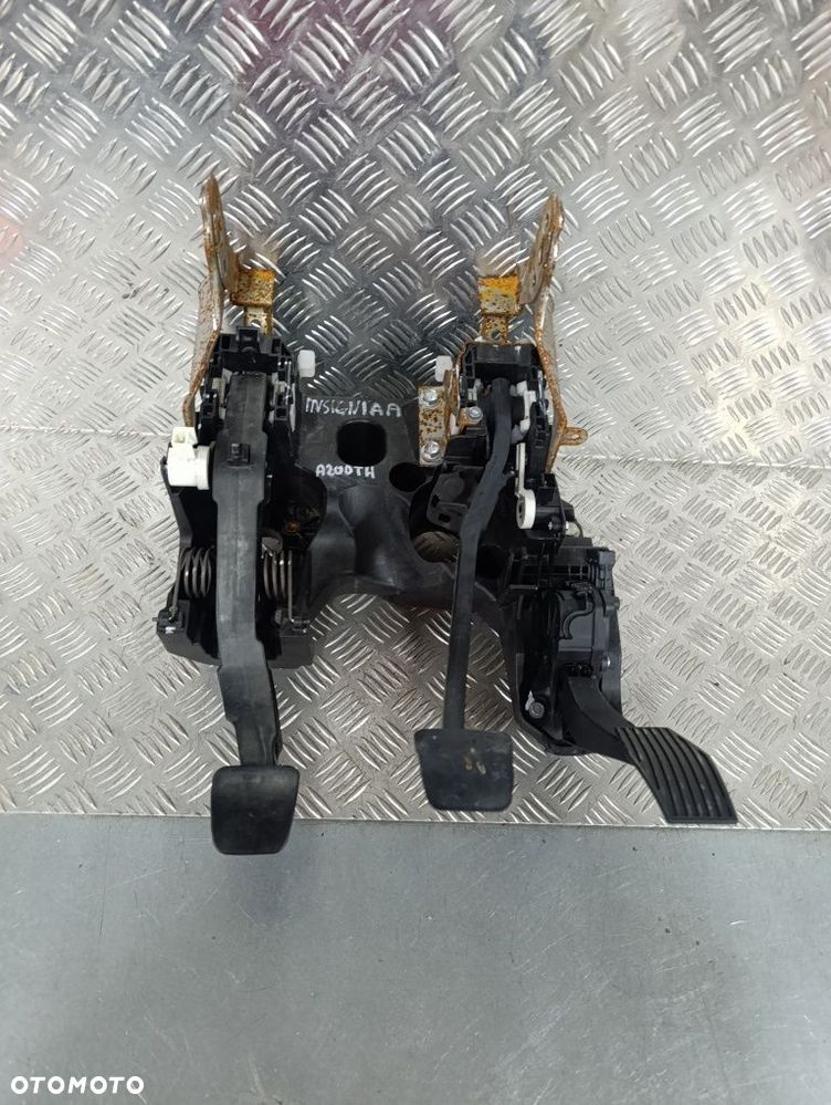 Pedały komplet manual opel insignia a