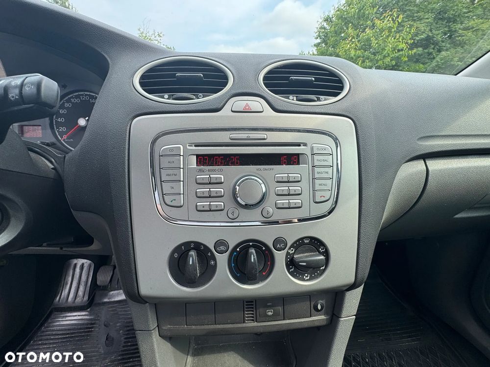 Ford Focus 1.6 Ambiente - 17