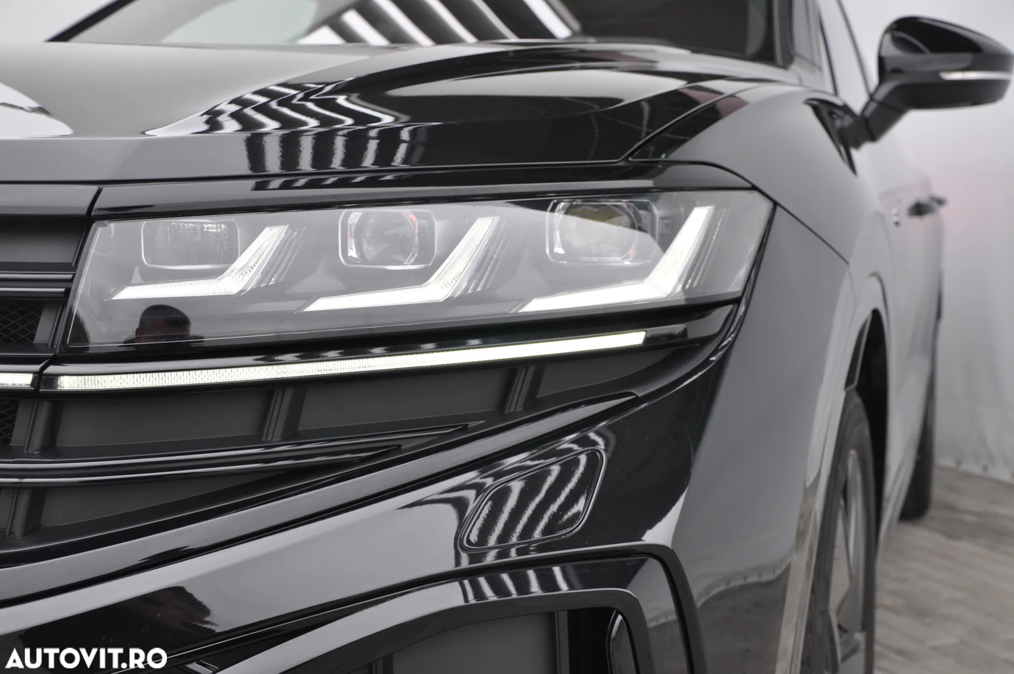 Volkswagen Touareg V6 TDI 4MOTION R-Line - 11