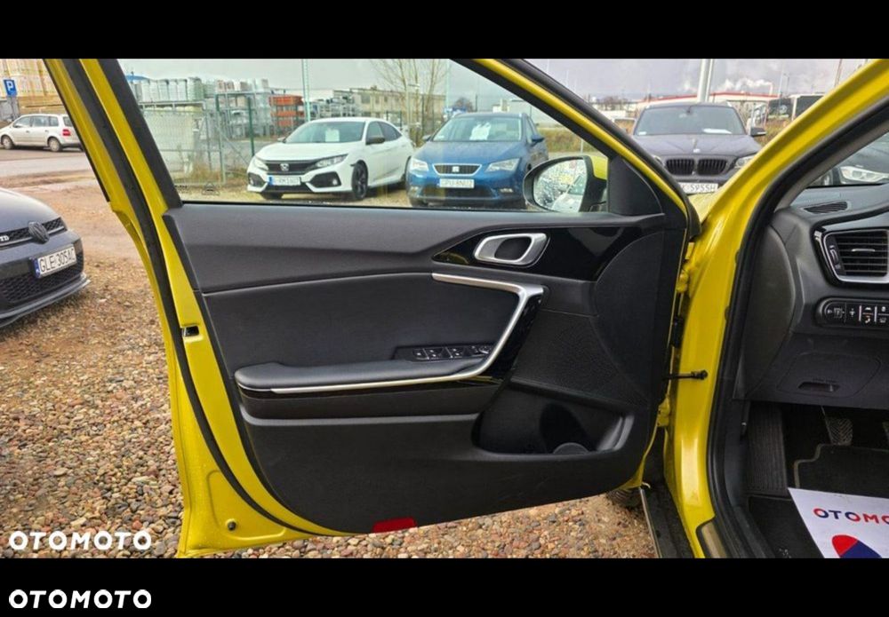 Kia XCeed - 16