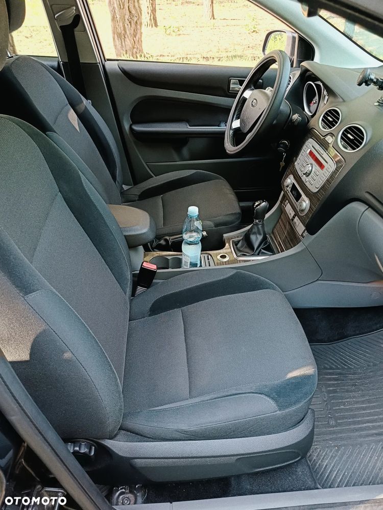 Ford Focus 1.6 16V Ghia - 17