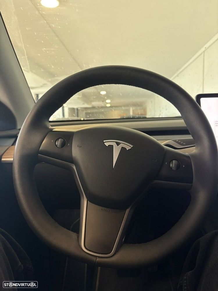 Tesla Model Y — fotografia 18
