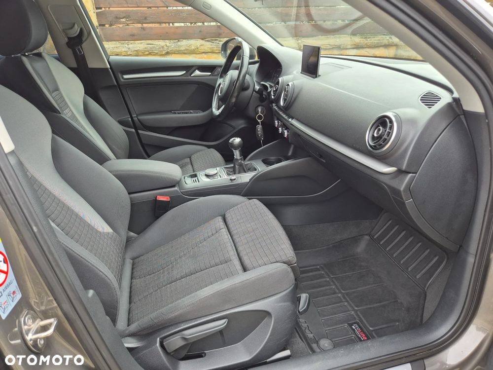 Audi A3 Sportback 1.6 TDI DPF Ambiente - 9