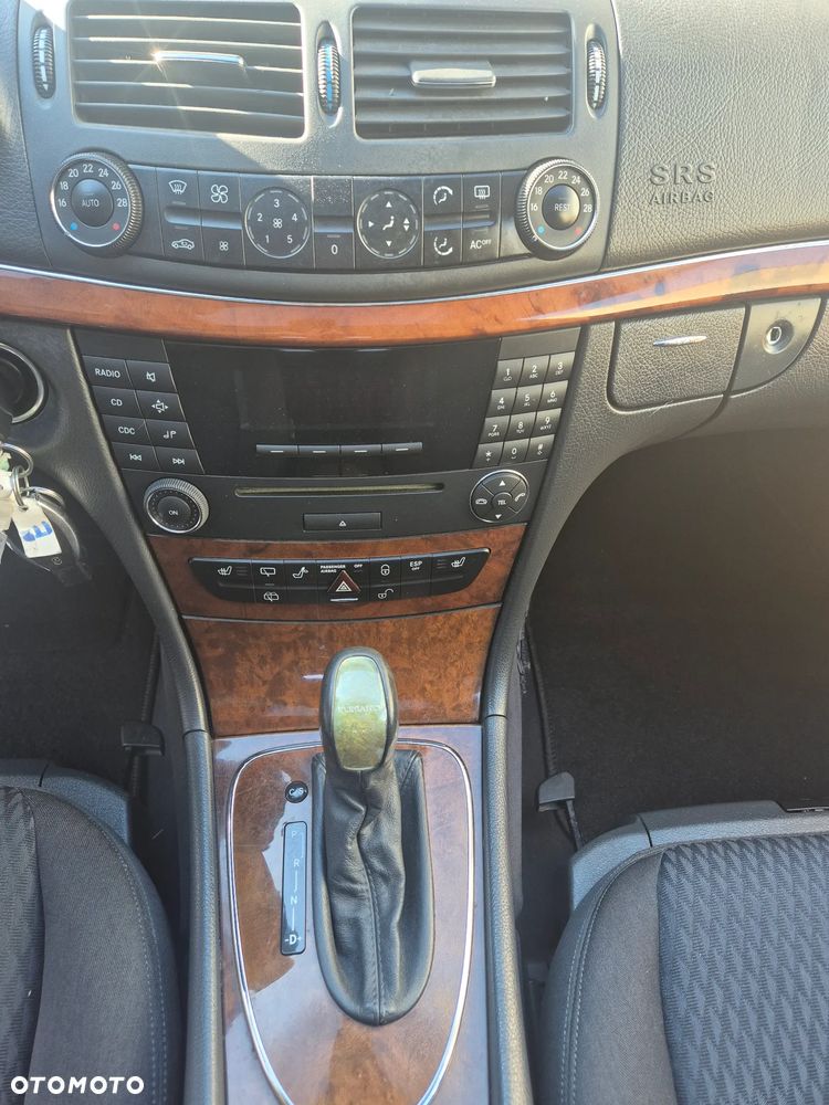Mercedes-Benz Klasa E 240 4Matic Elegance - 14