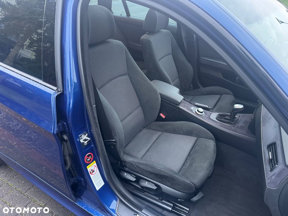 BMW Seria 3 320d DPF Touring - 8