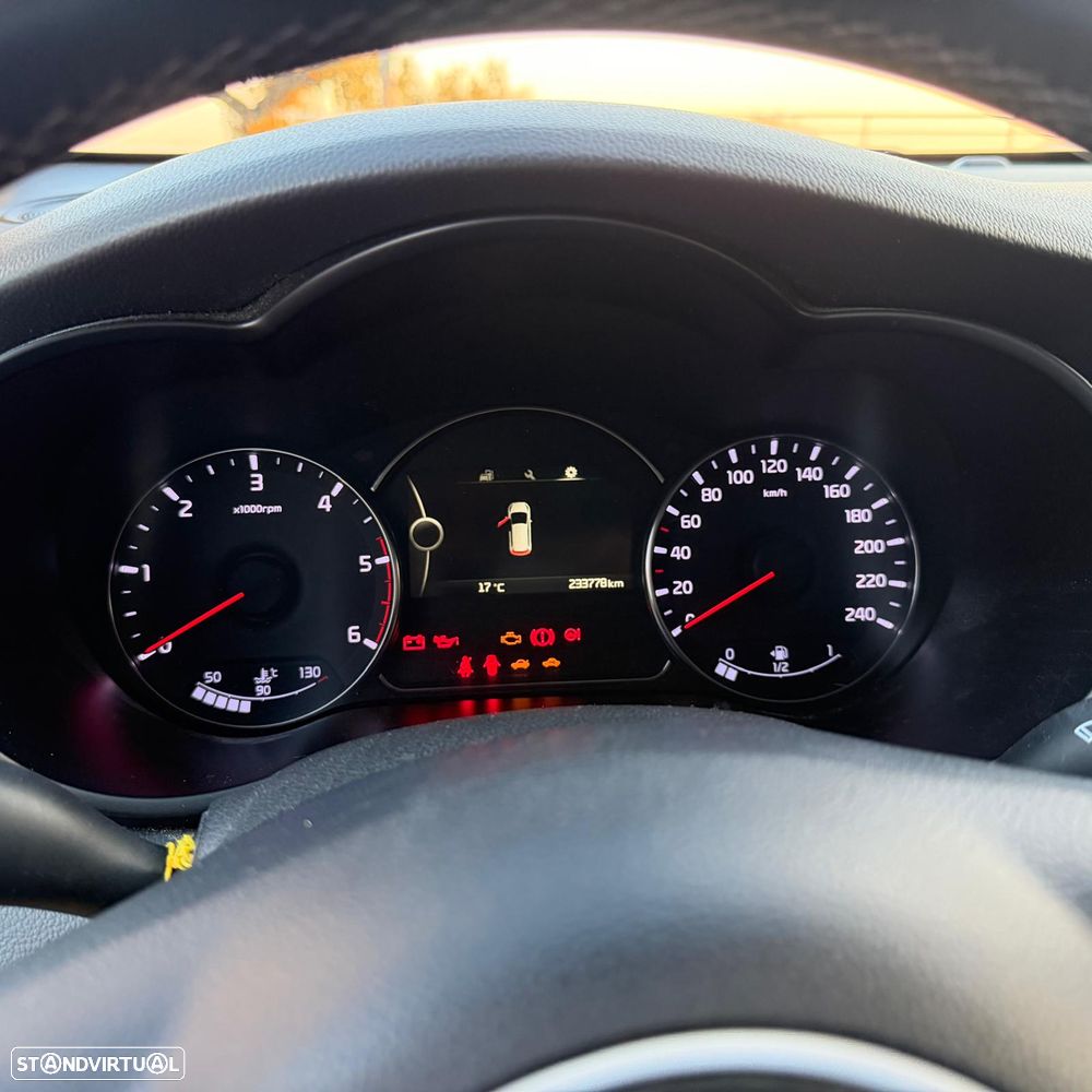 Kia Carens 1.7 CRDi ISG TX - 17