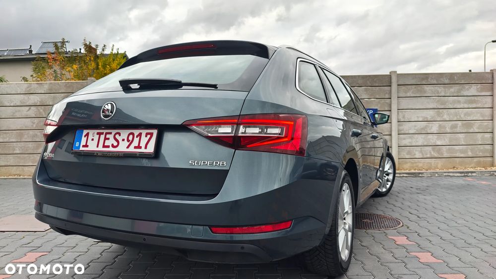 Skoda Superb 2.0 TDI Premium Edition - 7